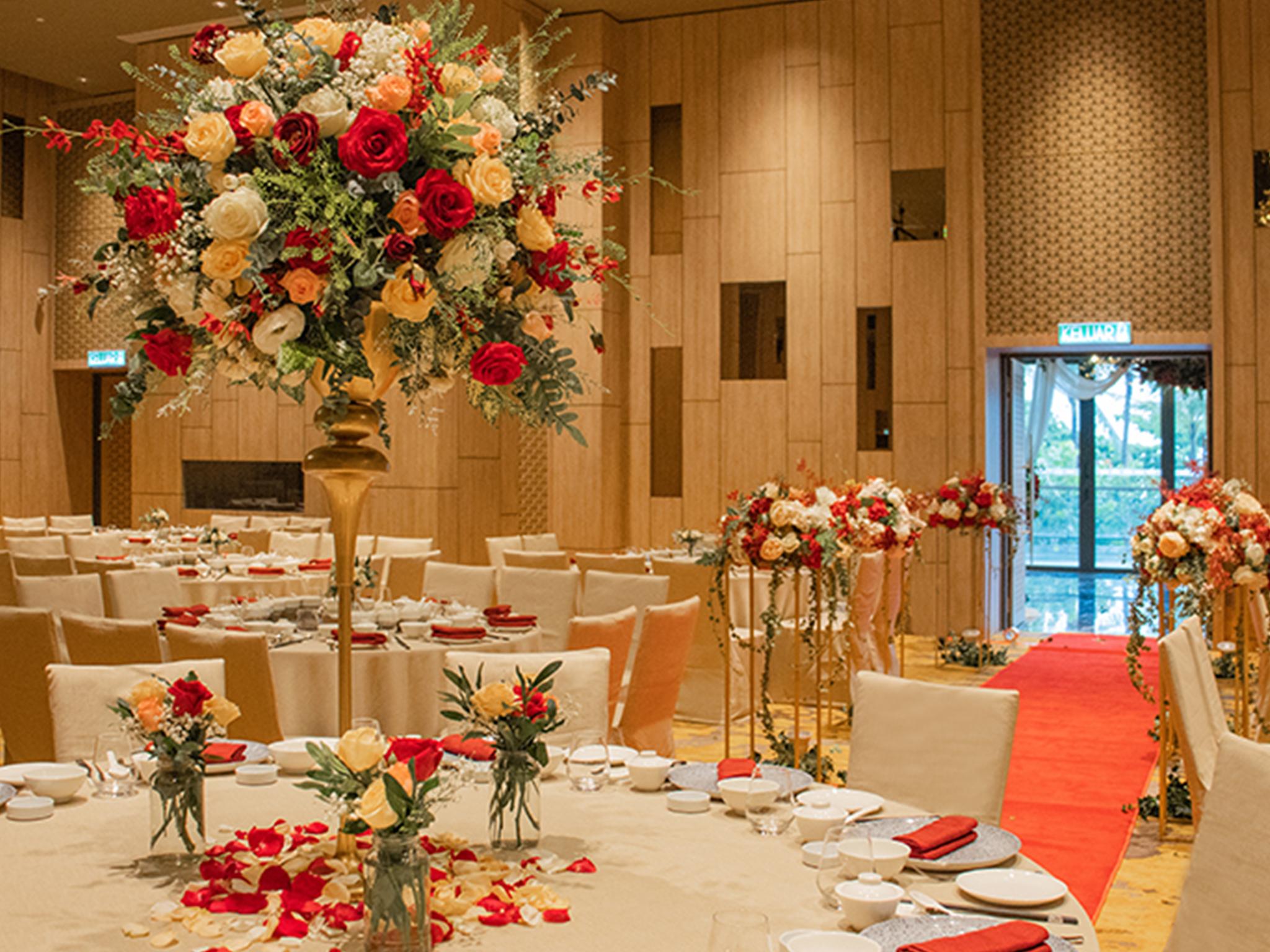 Hotel Angsana Teluk Bahang, Penang Batu Feringgi Exteriér fotografie A wedding reception at the Grand Hyatt Hotel, Tokyo