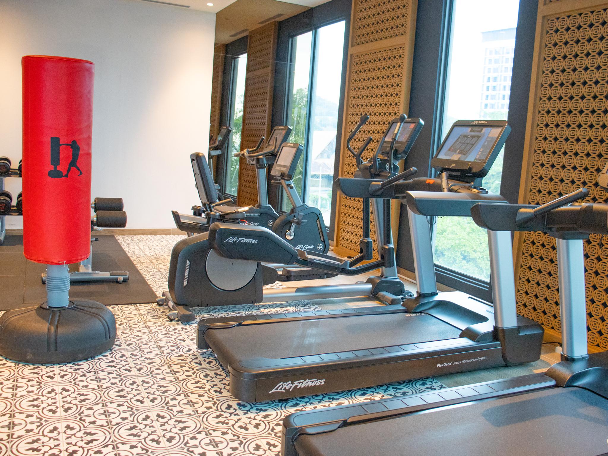 Hotel Angsana Teluk Bahang, Penang Batu Feringgi Exteriér fotografie The gym at the hotel