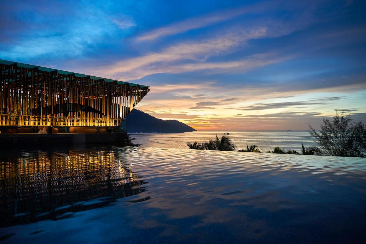 Hotel Angsana Teluk Bahang, Penang Batu Feringgi Exteriér fotografie The resort at sunset