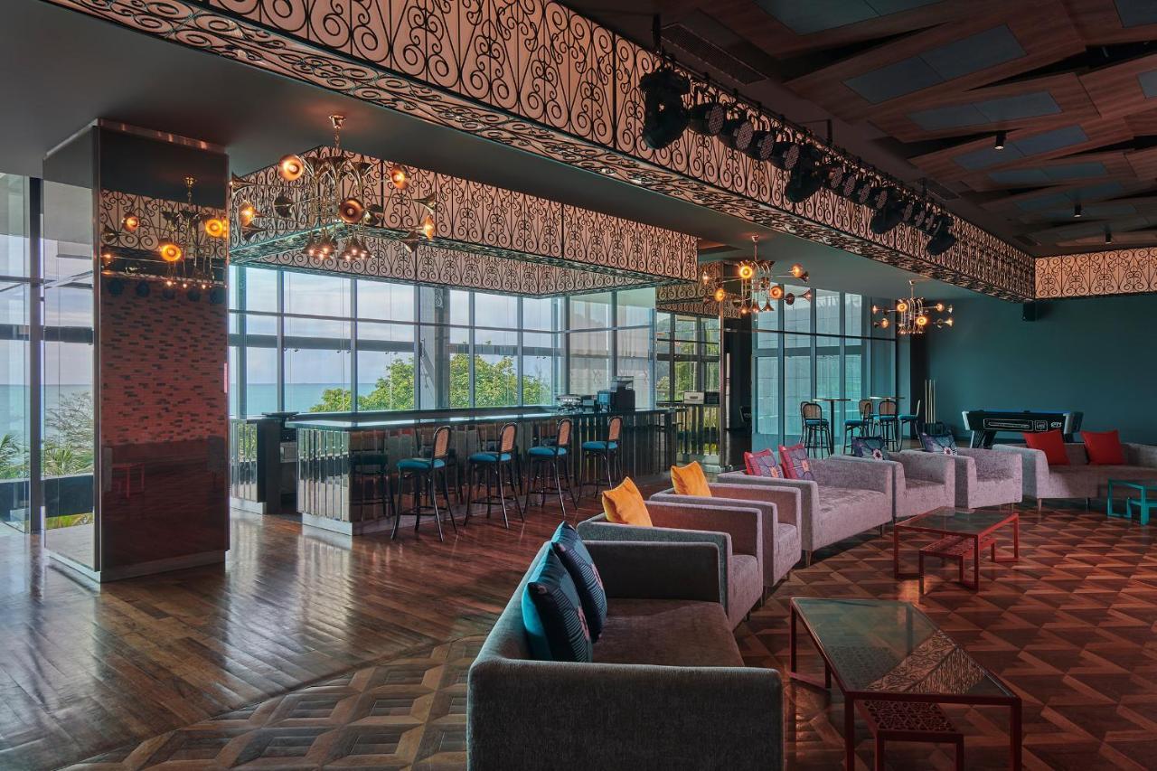 Hotel Angsana Teluk Bahang, Penang Batu Feringgi Exteriér fotografie The bar at the 101 Skybar